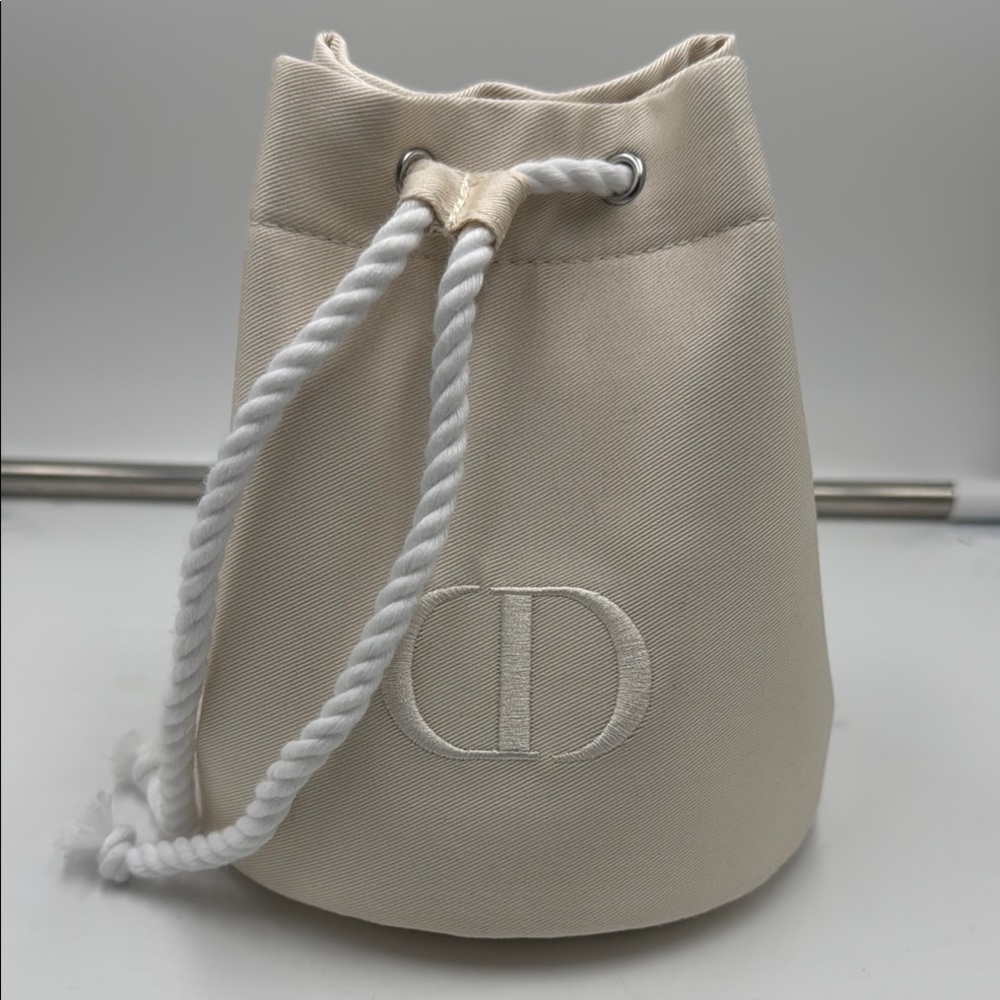 NWOT DIOR DRAWSTRING COSMETIC POUCH CREAM